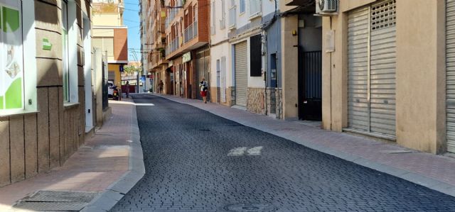 El Ayuntamiento de Lorca finaliza los trabajos de acondicionamiento con asfalto impreso de la calzada de la calle Carril de Caldereros - 2, Foto 2