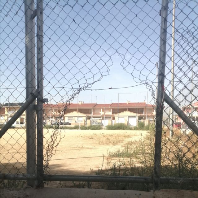 Las instalaciones deportivas en barrios y pedanías en permanente estado de abandono - 2, Foto 2