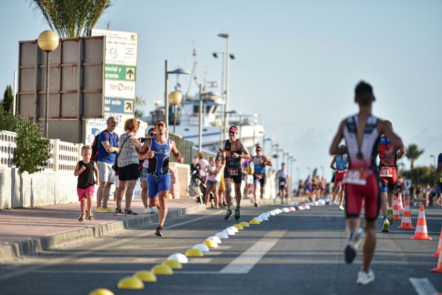 Nieves Navarro y Daniel Plà se proclaman vencedores en la XII edición del triatlón Marina de las Salinas - 1, Foto 1