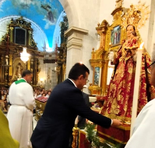 El alcalde cede el bastón de mando del municipio a la Virgen del Buen Suceso - 1, Foto 1