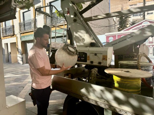 El Gobierno de Lorca realiza una nueva actuación en el casco histórico y renueva la iluminación de la Plaza San Vicente - 1, Foto 1