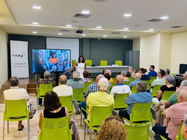 El Ayuntamiento de Lorca refuerza la innovación de los servicios asistenciales a los mayores del municipio, que podrán ser asistidos desde casa a través de sus televisores - 2, Foto 2