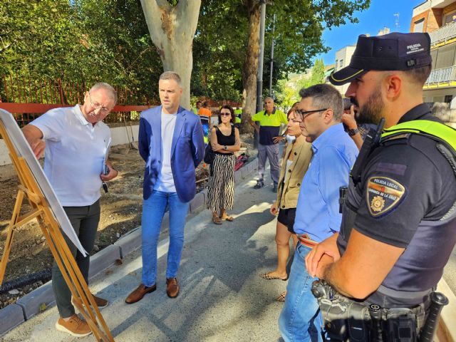El Ayuntamiento de Caravaca ejecuta las obras para mejorar el tráfico y la seguridad vial en la calle Doctor Robles - 1, Foto 1