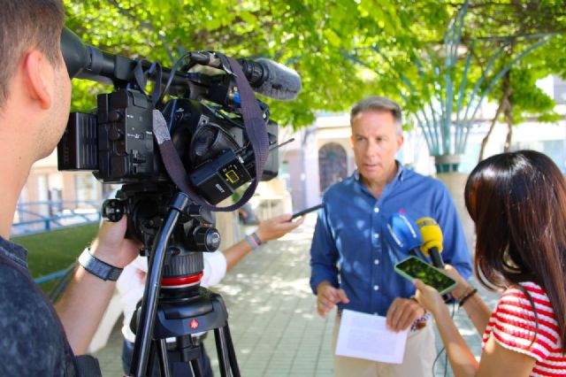 El Ayuntamiento implementa la ordenanza municipal de convivencia ciudadana incluyendo un apartado específico contra la acumulación de enseres en balcones - 1, Foto 1