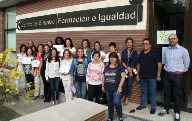 El Ayuntamiento de Caravaca imparte un curso sobre la técnica de cosido de calzado punto de ojal - 1, Foto 1