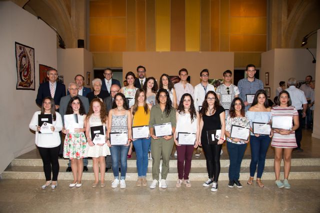 La Fundación Robles Chillida premia a 20 alumnos de centros caravaqueños, con expedientes destacados - 1, Foto 1