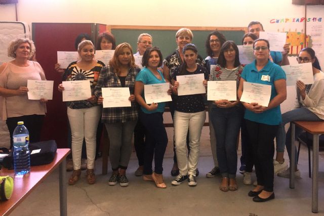 First Aid diplomas awarded to students of the mixed program of "Social Assistance for Dependents in Social Institutions", Foto 1