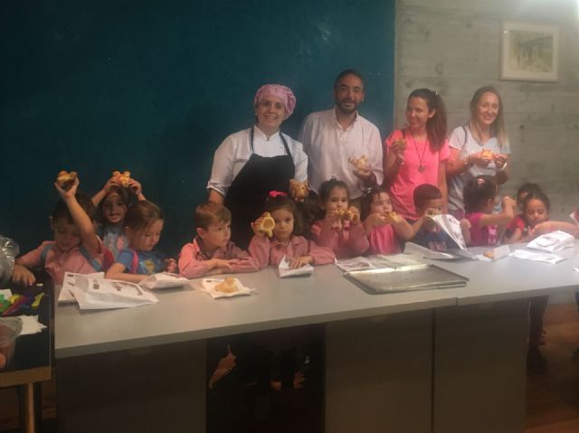 Escolares del CEIP Avileses disfrutan de la cocina gracias a los talleres incluidos en la oferta educativa de Mi Ciudad Enseña - 1, Foto 1