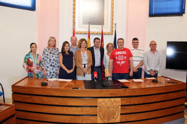 El Ayuntamiento de Alcantarilla conmemora el once de octubre, Día Internacional de la Niña, con la lectura de una declaración institucional por todos los grupos políticos - 1, Foto 1