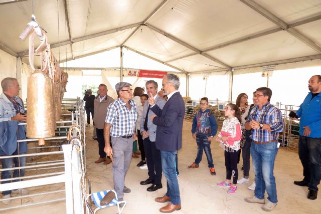 La tercera edición de la Feria del Ovino Segureño y de la Ganadería Extensiva de Caravaca arranca con las visitas de escolares - 2, Foto 2