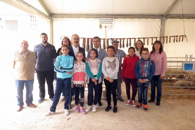 La tercera edición de la Feria del Ovino Segureño y de la Ganadería Extensiva de Caravaca arranca con las visitas de escolares - 3, Foto 3