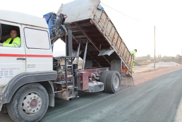 Finalizan las obras de acondicionamiento del firme del camino de Román - 1, Foto 1