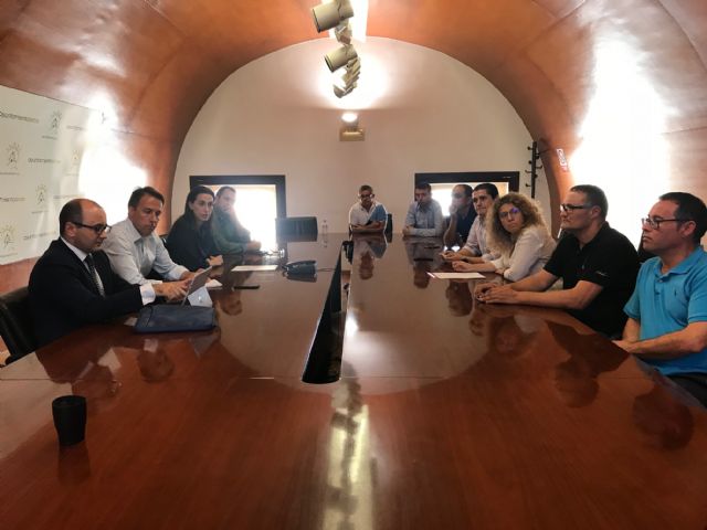 Ayuntamiento y CARM mantienen un encuentro con el Comité de Empresa de Coopbox con el objetivo de buscar nuevas vías para el mantenimiento de esta industria local - 1, Foto 1