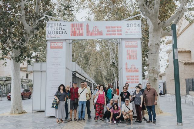 Robert Gavin Bonnar visitó la Feria del Libro de Murcia - 2, Foto 2