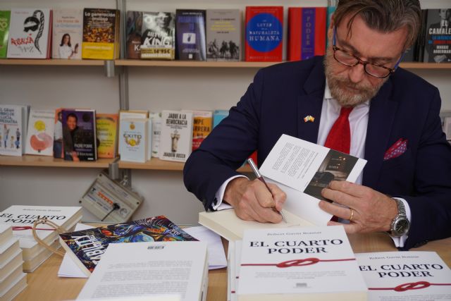 Robert Gavin Bonnar visitó la Feria del Libro de Murcia - 4, Foto 4
