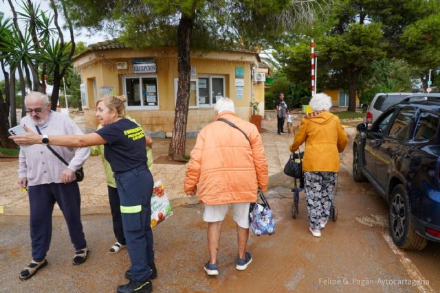 Los vecinos evacuados de Villas Caravaning durante la alerta roja por lluvias vuelven a sus casas - 1, Foto 1