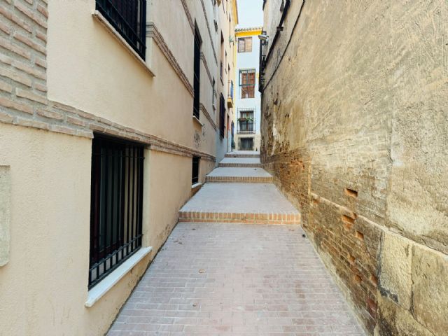 Alumnos del Programa Experiencial Beta protagonizan una actuación de mejora de la accesibilidad y estética del Callejón de los Cambrones - 2, Foto 2