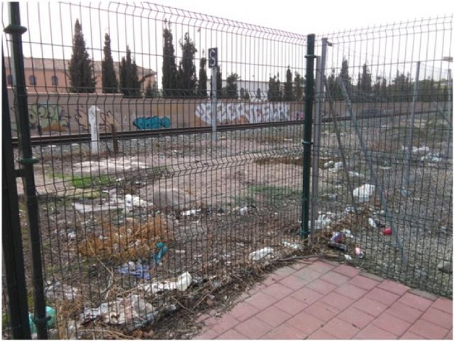El PSOE reclama al PP que incremente la frecuencia de la limpieza municipal en los barrios periféricos de Lorca - 2, Foto 2