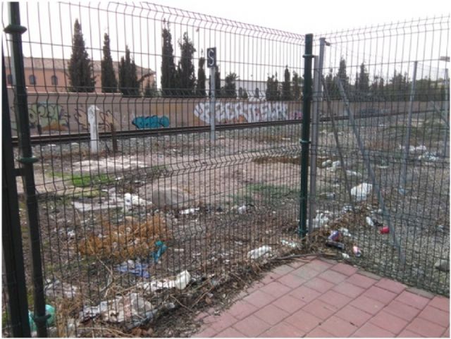 El PSOE reclama al PP que incremente la frecuencia de la limpieza municipal en los barrios periféricos de Lorca - 2, Foto 2
