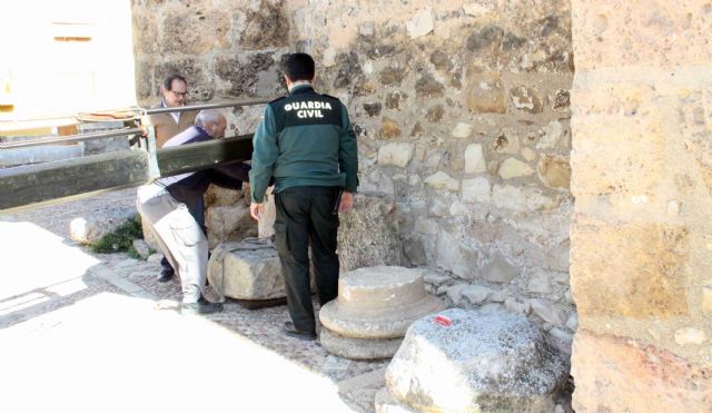 La Guardia Civil entrega al Ayuntamiento varias piezas romanas para su conservación en el Museo Arqueológico La Soledad - 1, Foto 1