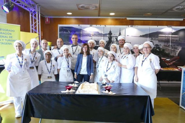 Los alumnos de la Escuela de Hosteleria llevan los dulces mas tipicos de Cartagena a Murcia Gastronomica - 1, Foto 1