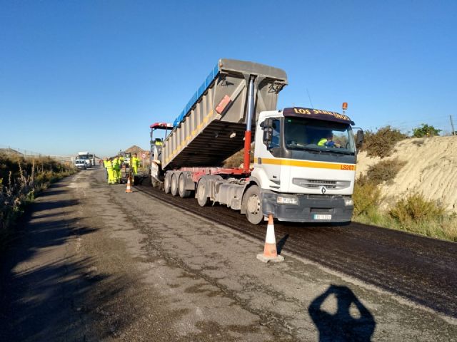 Fomento mejora el firme de la carretera que c onecta Cañadas de San Pedro con el límite de la provin cia de Alicante - 1, Foto 1