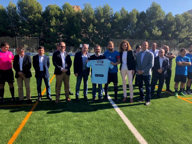 La Comunidad financia la renovación del césped del campo de fútbol de Archena - 1, Foto 1