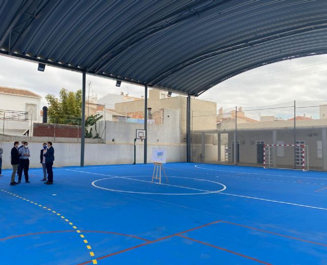La nueva cubierta de la pista polideportiva del colegio Nuestra Señora de las Mercedes permitirá que pueda ser utilizada durante todo el año - 2, Foto 2