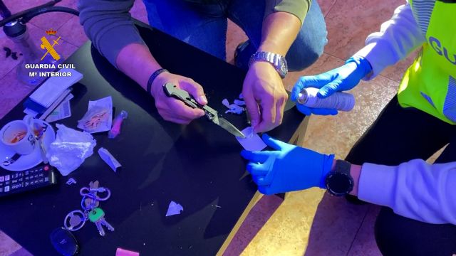 La Guardia Civil erradica dos puntos de venta de droga en sendos locales de ocio de Cieza - 1, Foto 1