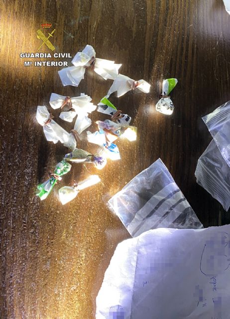 La Guardia Civil erradica dos puntos de venta de droga en sendos locales de ocio de Cieza - 3, Foto 3