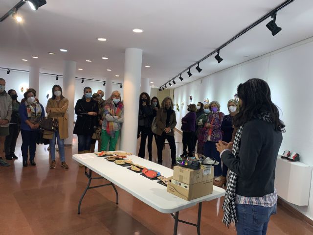 Paz Die Dean inaugura la exposición Con buen pie: Pisando fuerte, incluida en la programación del 25N - 2, Foto 2