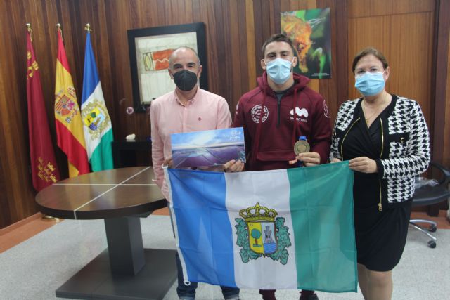 La alcaldesa recibe al luchador pinatarense Nico Menida, campeón del mundo de grappling - 1, Foto 1