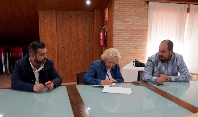 El Ayuntamiento de Los Alcázares renueva el convenio con Cáritas - 1, Foto 1