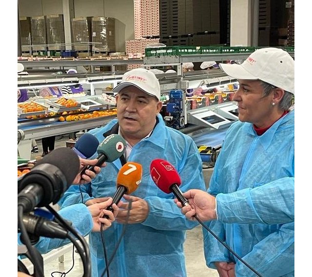 Pascual Lucas visita Distinet, una de las primeras certificadoras de la IGP del melocotón de Cieza - 1, Foto 1