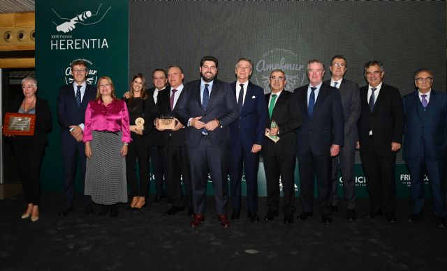 El presidente López Miras defiende la moderación fiscal como fórmula para potenciar el desarrollo de las empresas familiares - 2, Foto 2