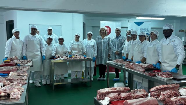 Un curso municipal especializa a personas desempleadas en el sector cárnico - 1, Foto 1