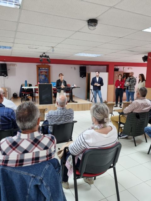 Educación financiera entre las personas mayores con un taller práctico y participativo en Bullas - 1, Foto 1