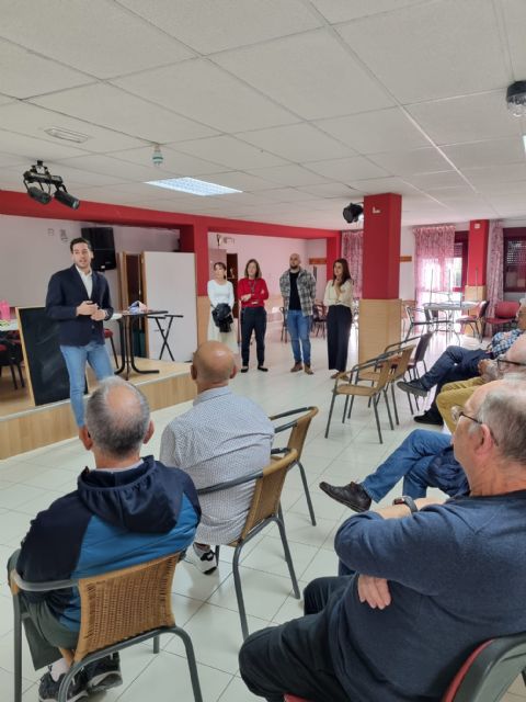 Educación financiera entre las personas mayores con un taller práctico y participativo en Bullas - 2, Foto 2