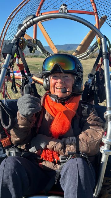 A los 84 años, Pilar cumple su sueño de volar - 1, Foto 1