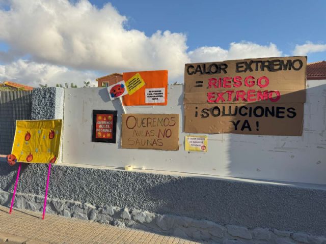 MC fuerza la instalación de fuentes de agua fría en los colegios de Cartagena - 1, Foto 1