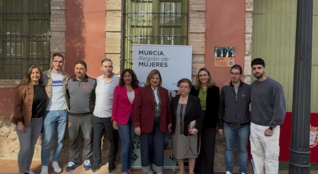 La Comunidad homenajea a las conserveras de Alcantarilla con una placa que recuerda su contribución al progreso de la Región - 2, Foto 2