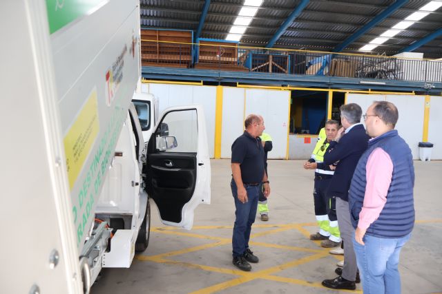 El Ayuntamiento refuerza los servicios de jardinería con dos nuevos vehículos - 4, Foto 4