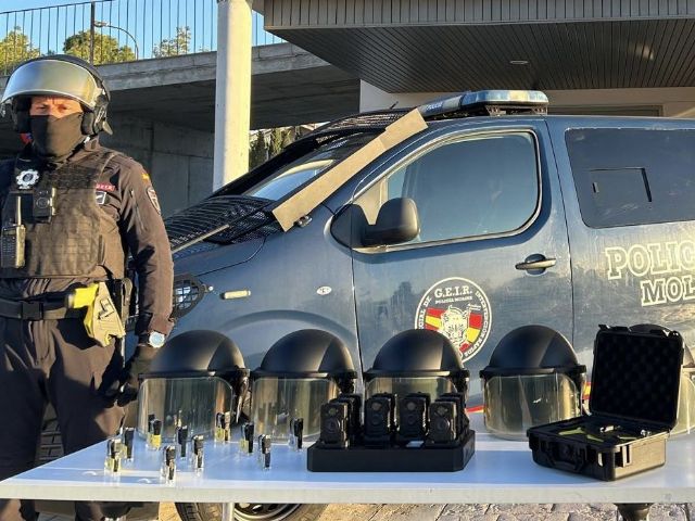 El Gobierno local mejora el equipamiento de la Policía Local de Molina de Segura con 18 nuevos cascos, dispositivos eléctricos de control, chalecos balísticos y cámaras para el Grupo Especial de Inter