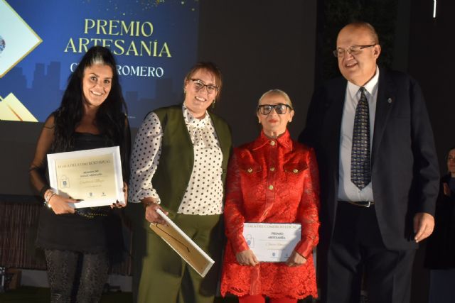 Charo Romero, Publimedia Eventos, Ciclos Sarabia, Panadería Paco, Blitz, Suministros Clemente, Onda 92 y Carnicería Carrillo, premiados en la I Gala del Comercio torre&ntilde;o - 3, Foto 3