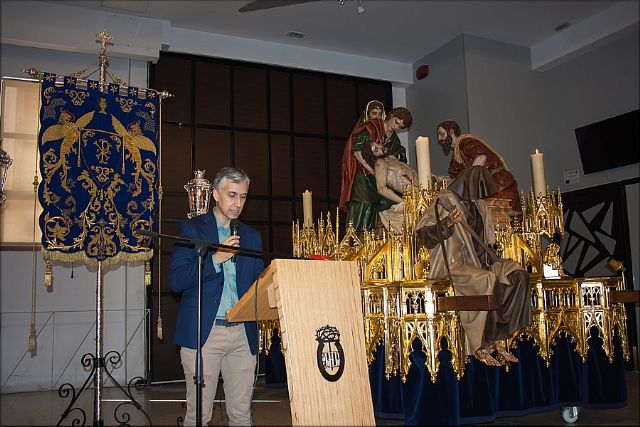 El escultor Antonio Jesús Yuste Navarro recibe en Cieza el IXI premio la hornacina por su grupo escultórico del Santo Entierro - 3, Foto 3