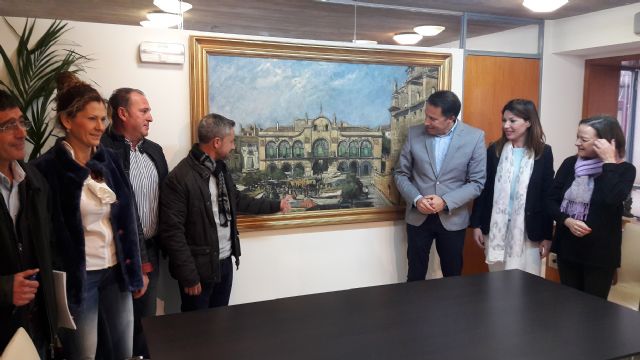 La Plaza de España acogerá este sábado en horario de tarde un mercado extraordinario con la presencia de 31 puestos, recuperando el origen del mercado semanal en esta ubicación - 1, Foto 1