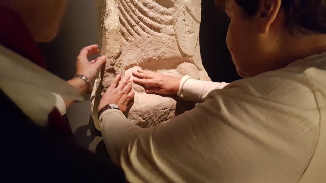 El Museo Arqueológico de Murcia invita a ponerse en la piel de las personas con discapacidad visual - 1, Foto 1