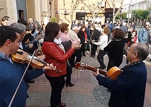 El encuentro de cuadrillas ´José López Asensio´ llenó un año más de música y bailes la Navidad torreña - 1, Foto 1