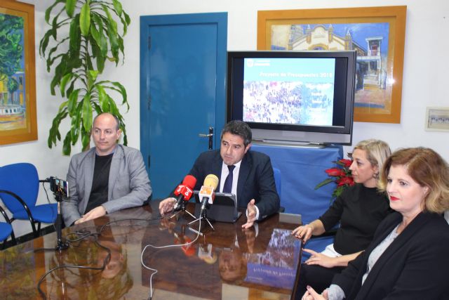 El alcalde de Alcantarilla, en rueda de prensa, sostiene la responsabilidad de unos presupuestos, frente a los caprichos populistas, requiere sensatez y predisposición para alcanzar un consenso - 2, Foto 2