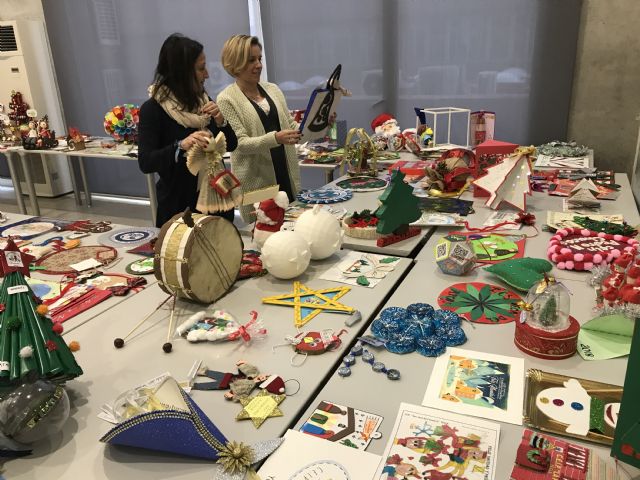 Los centros educativos participarán en la decoración del árbol de Navidad de la Consejería - 1, Foto 1